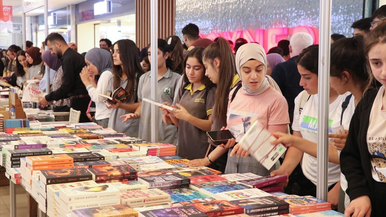 Siirt'te 11. Kitap Fuarı Kapılarını Açtı