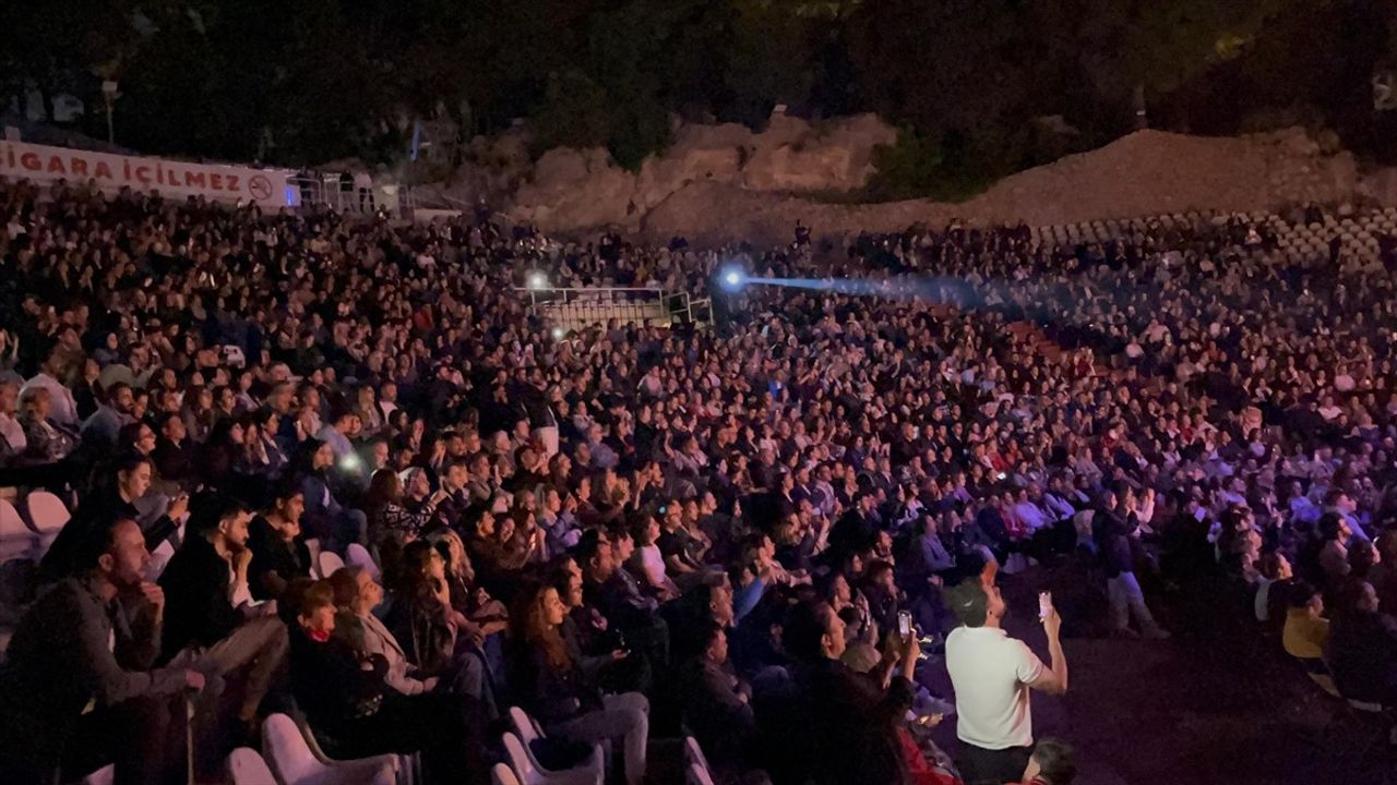Sıla, Antalya'da Coşkuyla Konser Verdi