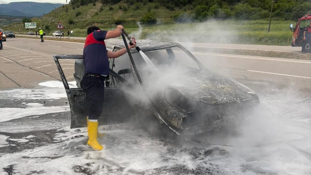 Sinop'ta Seyir Halindeki Araç Alev Alev Yandı