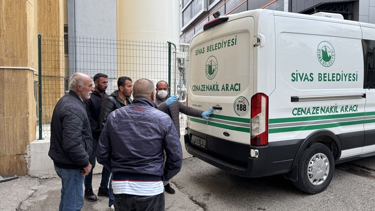 Sivas'ta Kırım Kongo Kanamalı Ateşi Şüphesiyle Tedavi Gören Kadın Hayatını Kaybetti