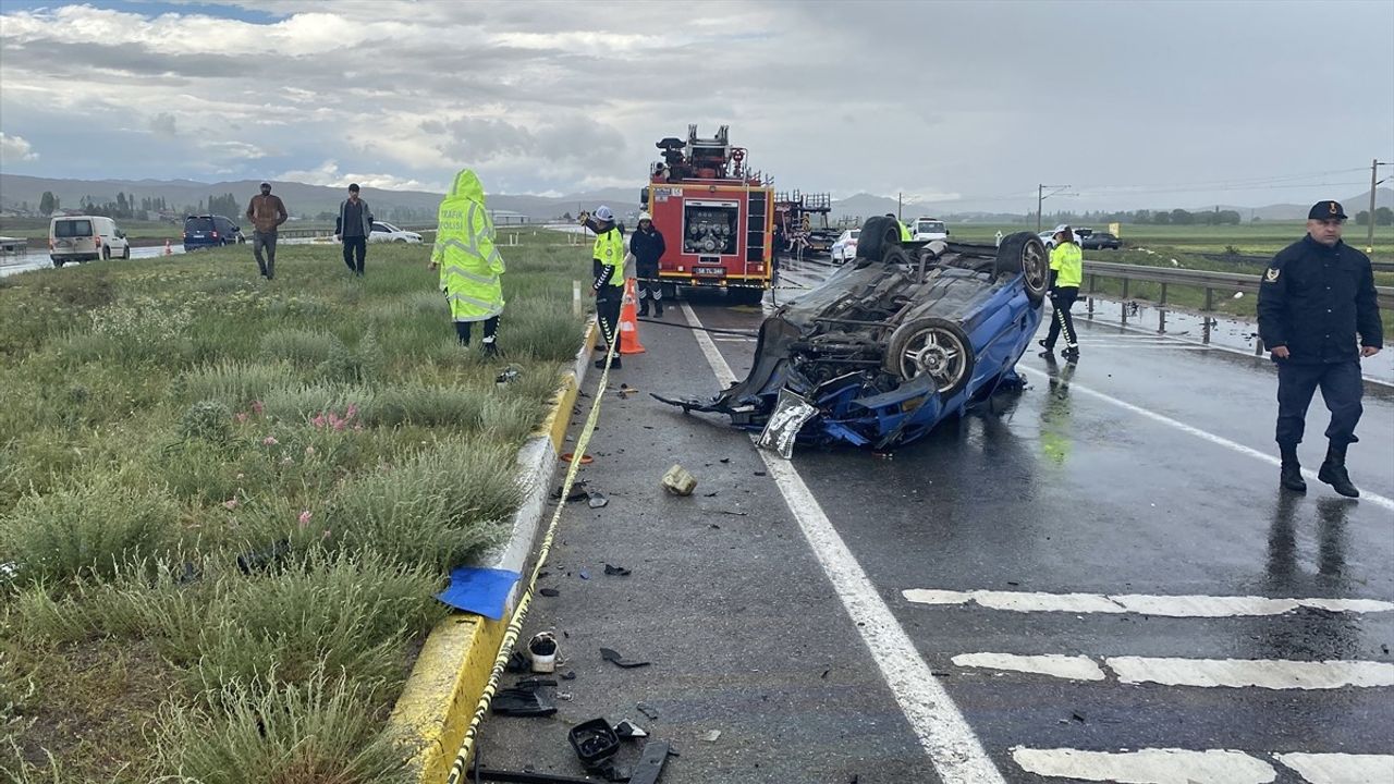 Sivas'ta Trafik Kazası: 1 Ölü, 4 Yaralı