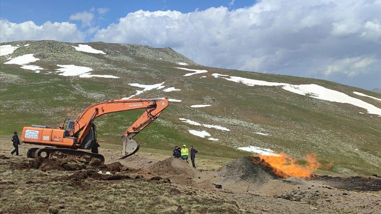 Sivas'ta Yıldırım Sebebiyle Doğal Gaz Boru Hattında Yangın