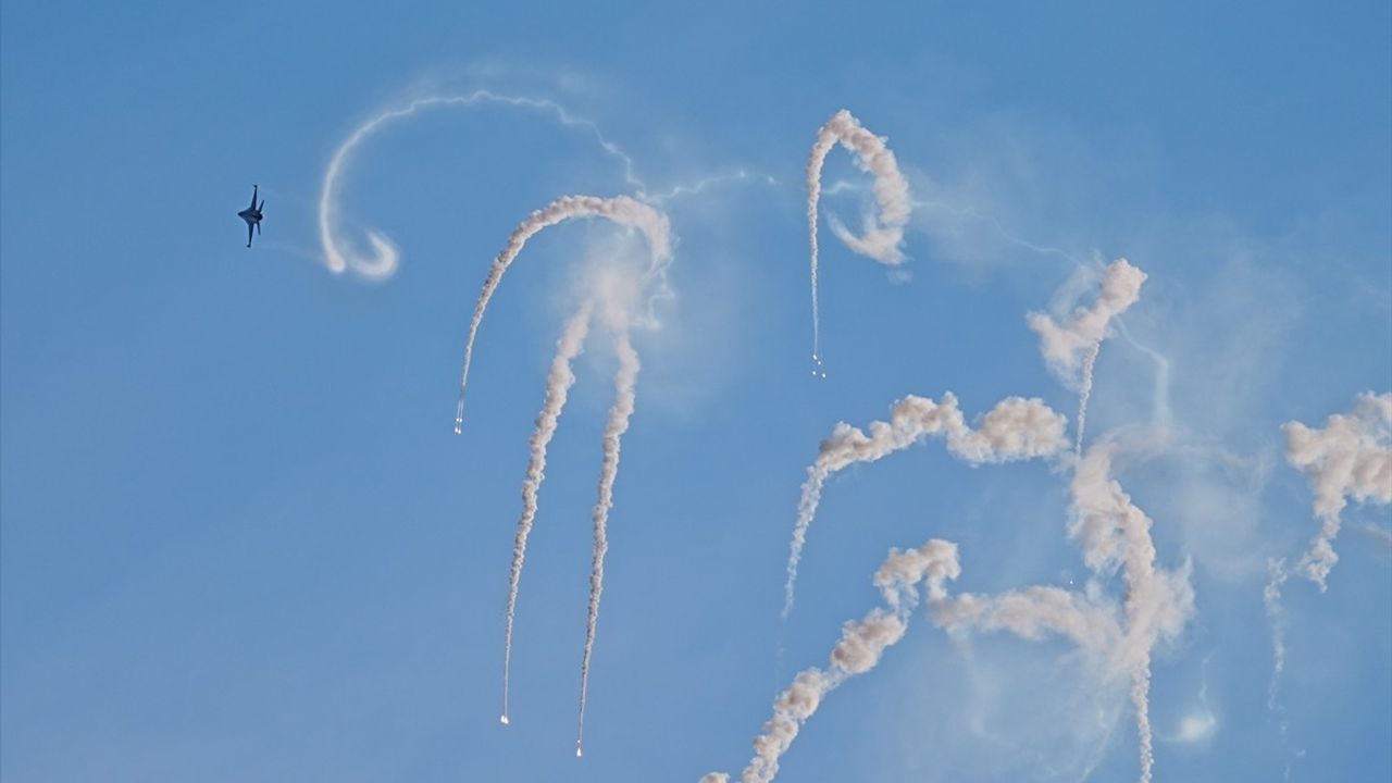 SOLOTÜRK'ten İstanbul'un Fethine Özel Gösteri Uçuşu