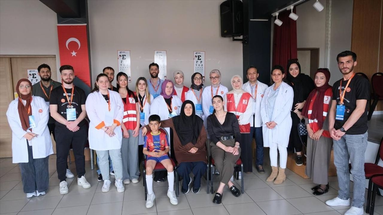 Sultanbeyli'de 766 Öğrenci Göz Sağlığı Taramasından Geçti
