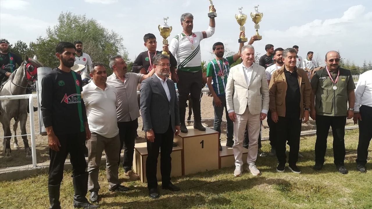 Tarım ve Orman Bakanı Yumaklı, Geleneksel Cirit Turnuvasında Konuştu
