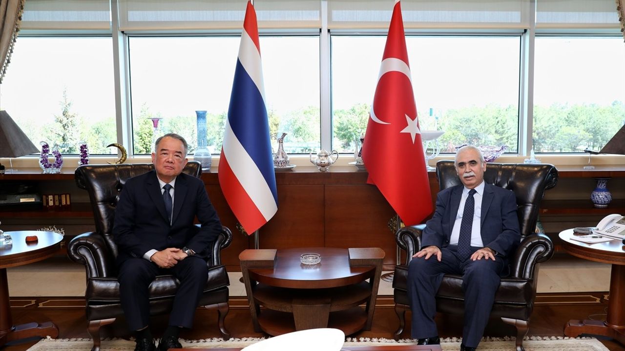 Tayland Anayasa Mahkemesi Heyeti Türkiye'de