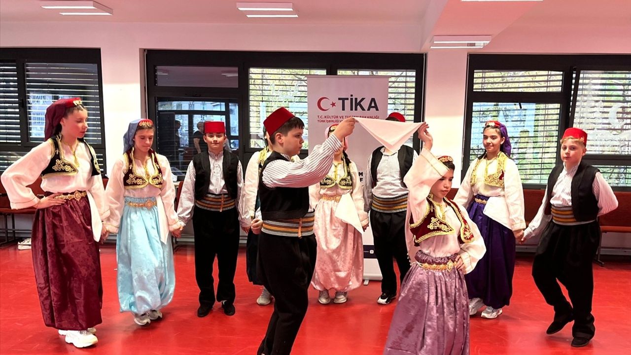 TİKA, Sırbistan'daki Lim Kültür ve Sanat Derneğine Geleneksel Kıyafet Desteği Sağladı