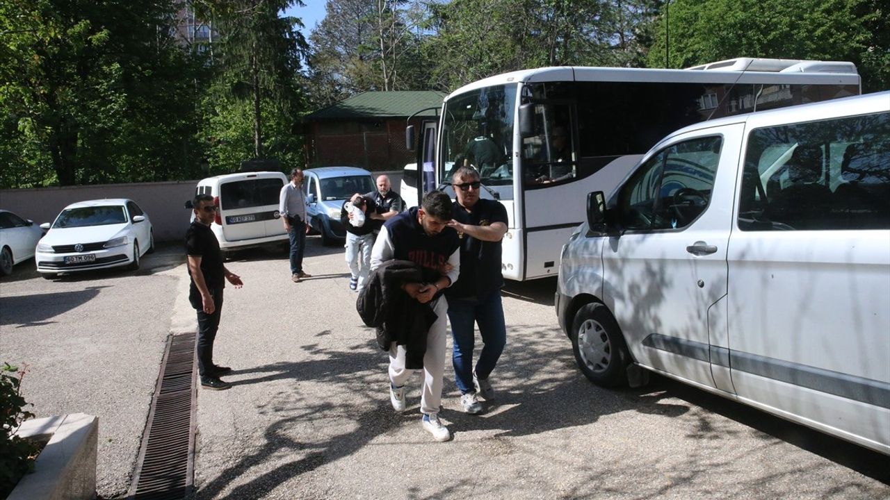 Tokat ve Sivas'ta Çalıntı Araç Operasyonu: 13 Zanlı Gözaltında