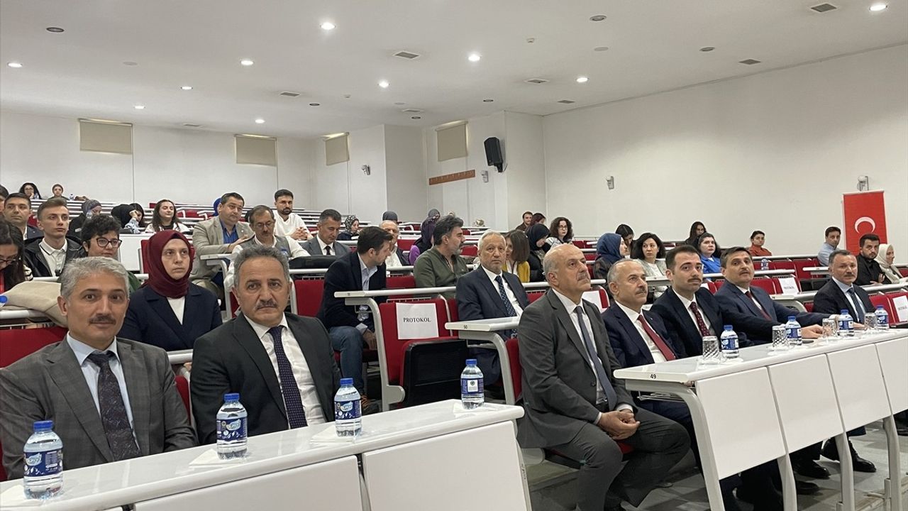 Trabzon'da 2025 Aile Yılı Çalıştayı Düzenlendi