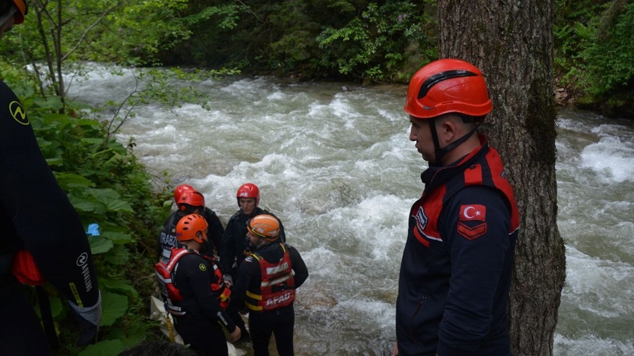 Trabzon'da Derekten Düşen Çocuğun Cansız Bedeni Bulundu