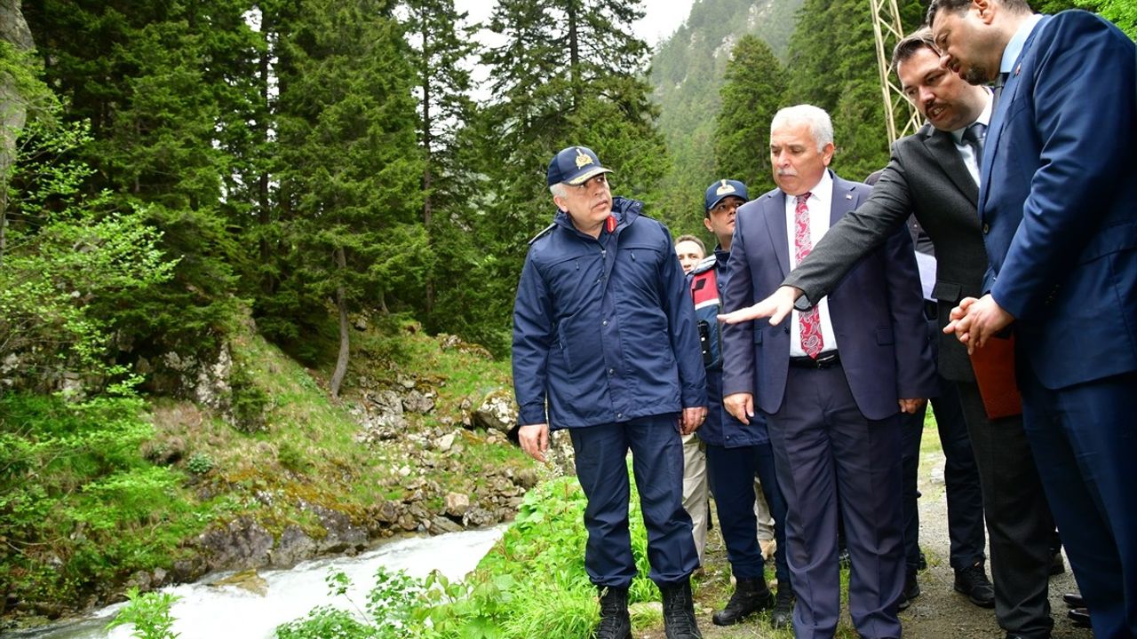 Trabzon'da Kaybolan Çocuğun Arama Çalışmaları Devam Ediyor