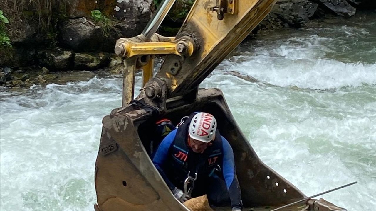 Trabzon'da Kayıp Çocuğun Arama Çalışmaları Devam Ediyor