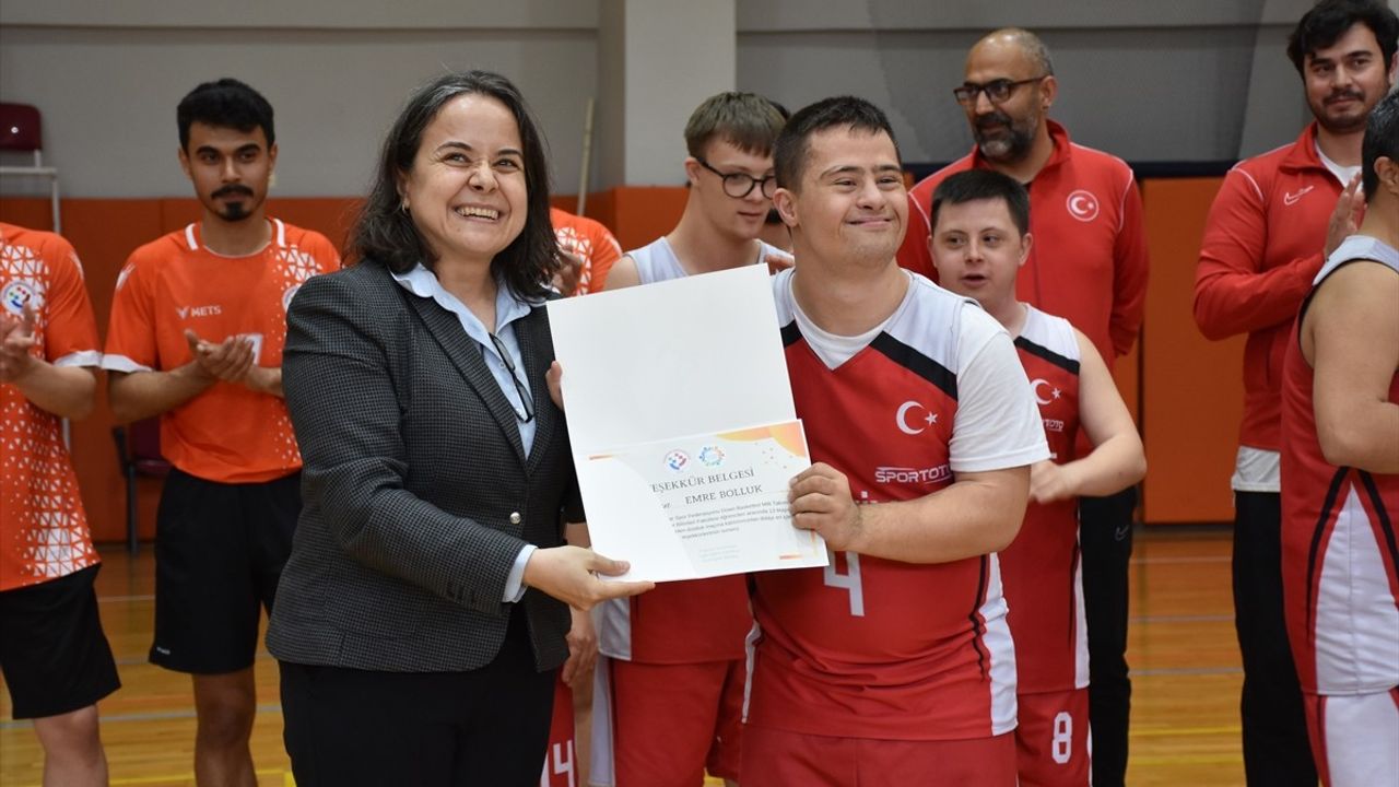 Trabzon Üniversitesi ve Down Sendromlular Basketbol Milli Takımı Dostluk Maçı Düzenledi