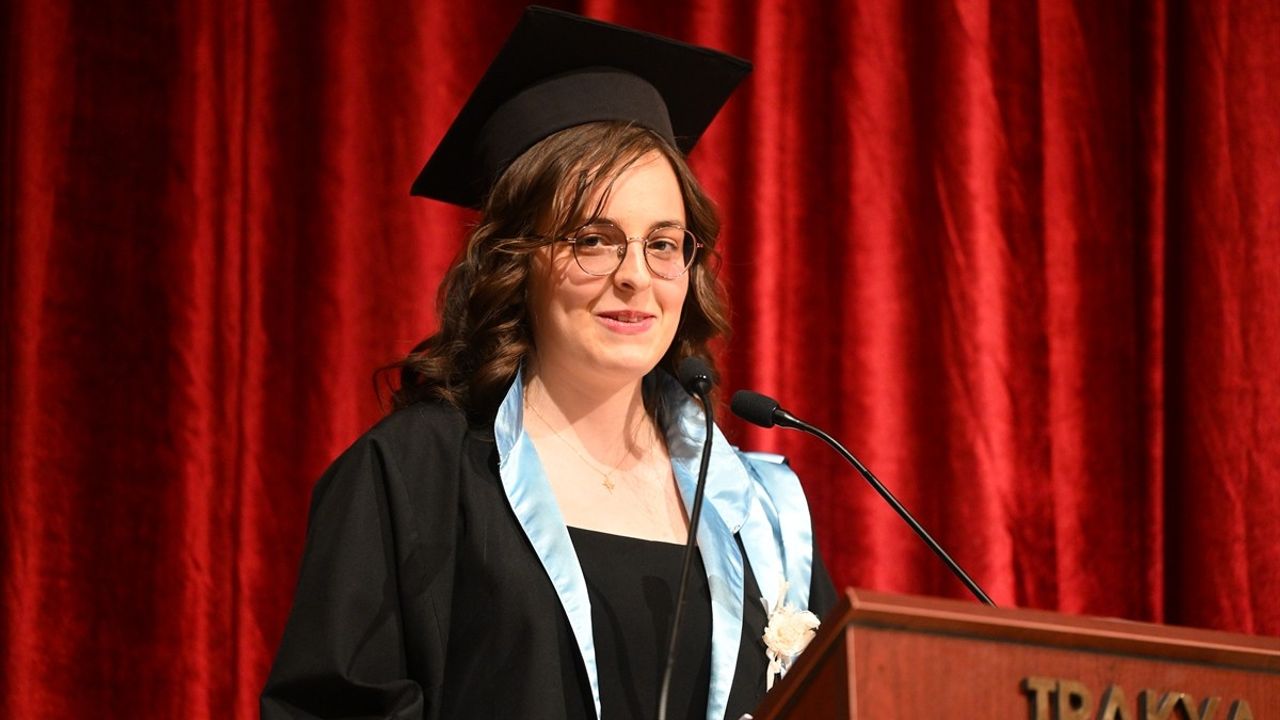 Trakya Üniversitesi'nde Mezuniyet Coşkusu