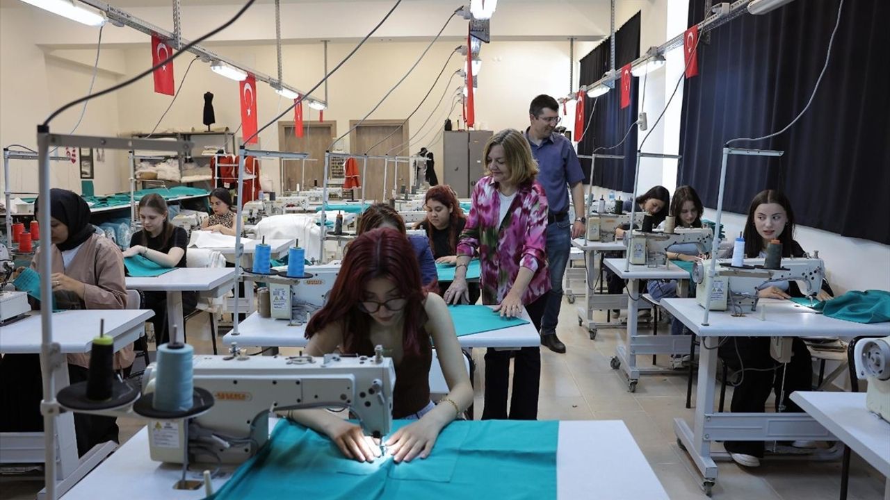 Trakya Üniversitesi Öğrencilerinden Ameliyathaneye Destek