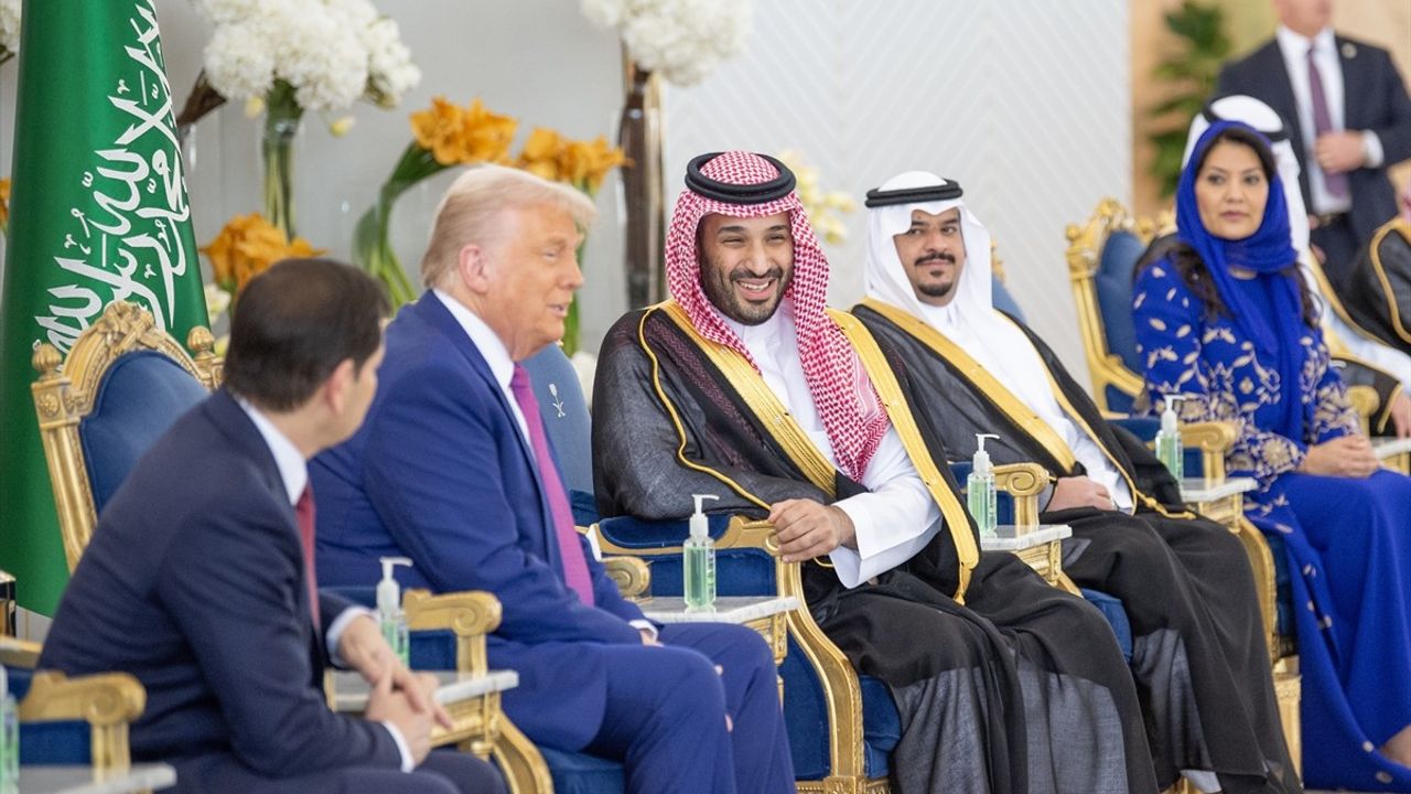 Trump'ın Suudi Arabistan Ziyareti: Yatırımlar ve İkili Görüşmeler