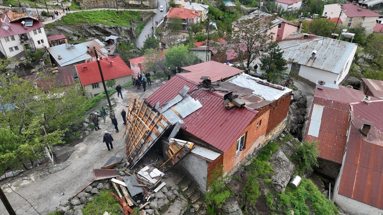 Tunceli'de Şiddetli Rüzgar Sonrası İncelemeler Yapıldı