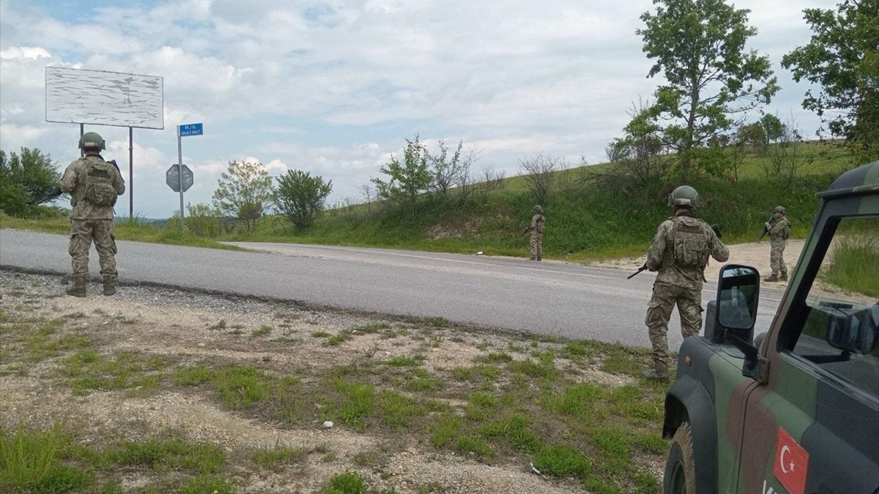 Türk Askeri Kosova'da Güvenliği Sağlamak İçin Devriye Faaliyetlerine Devam Ediyor