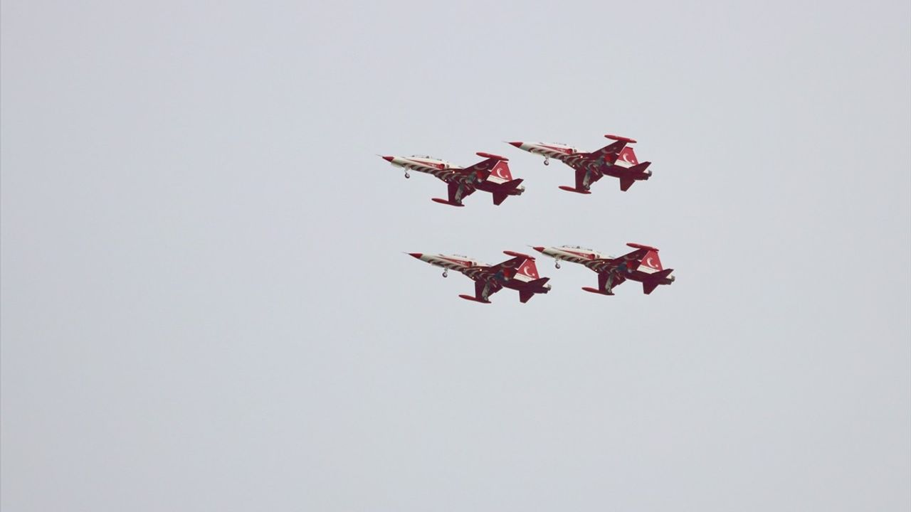 Türk Yıldızları ve SOLOTÜRK'den Samsun'da Prova Uçuşu