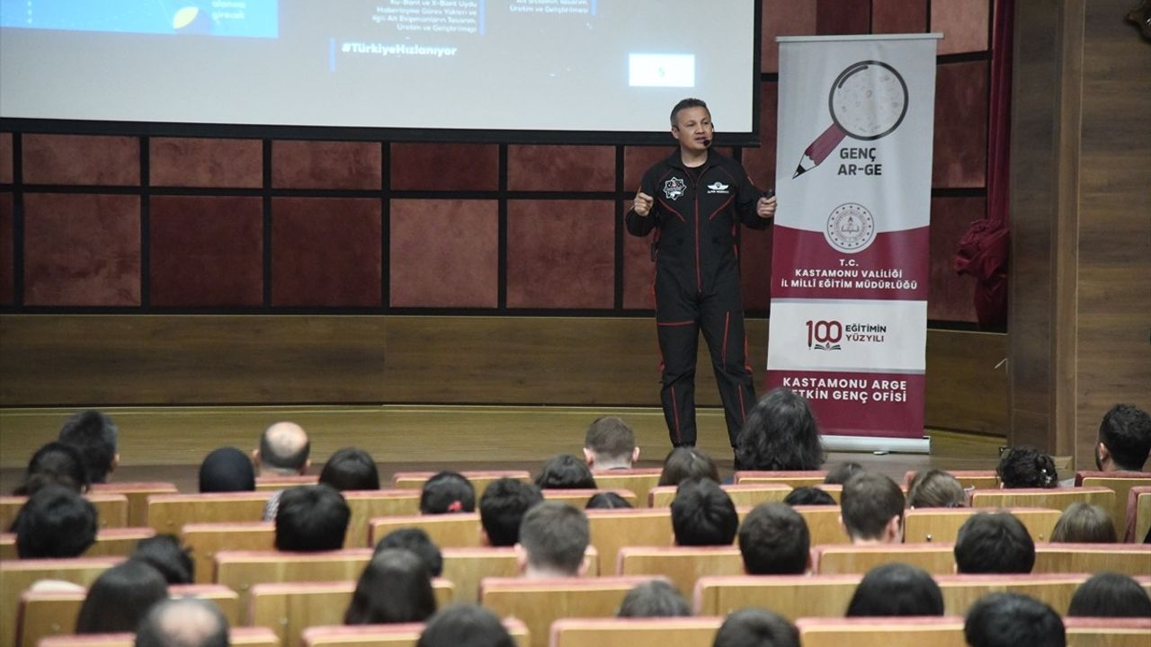 Türkiye'nin İlk Astronotu Alper Gezeravcı Kastamonu'da Öğrencilerle Buluştu