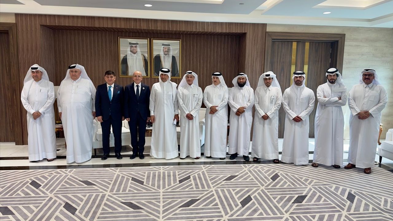 Türkiye ve Katar Arasındaki Yatırım Fırsatları: Bakan Şimşek'in Doha Zirvesi