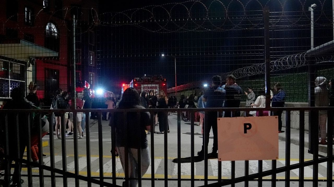 Tuzla'daki Kız Öğrenci Yurdunda Yangın Çıktı