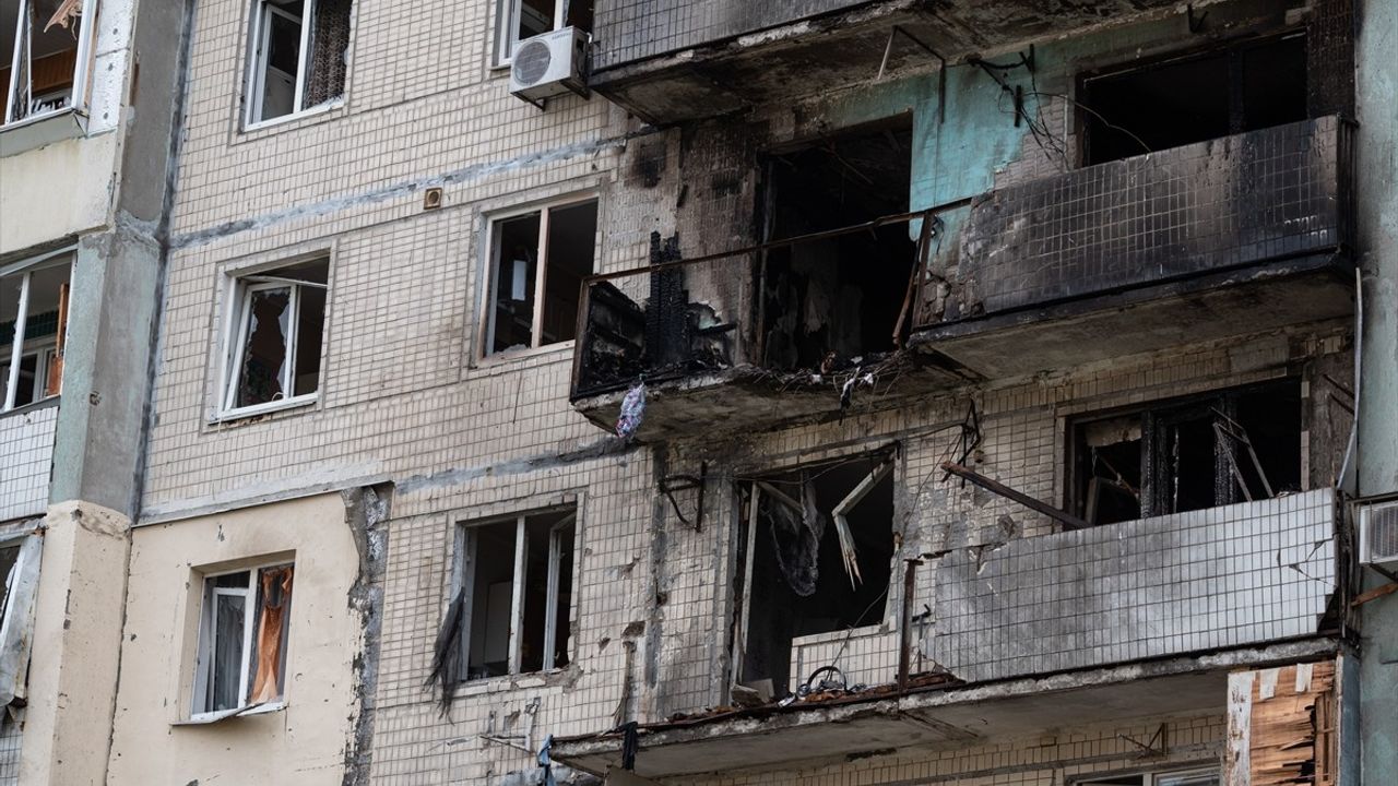 Ukrayna'ya Rus Füze ve İHA Saldırısı: 14 Balistik Füze ve 250 İHA
