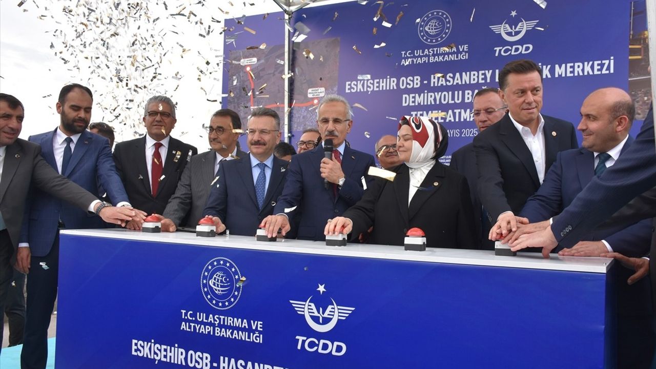Ulaştırma Bakanı Uraloğlu, Eskişehir Lojistik Merkezi'nin Temelini Attı