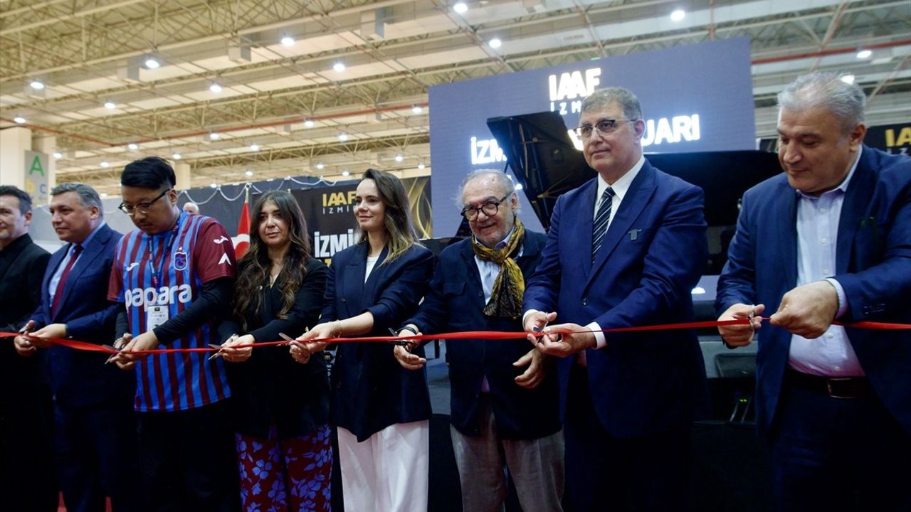 Uluslararası İzmir Sanat ve Antika Fuarı Kapılarını Açtı