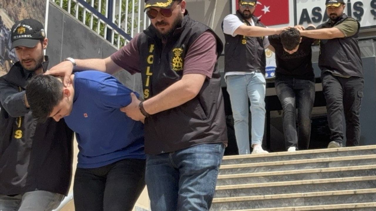 Üsküdar'da Fırına Silahlı Saldırı: İki Zanlı Yakalandı