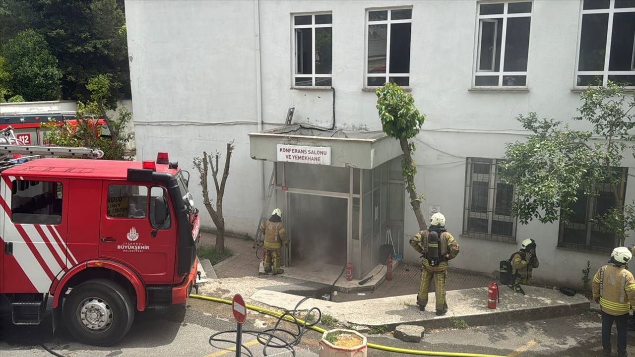 Üsküdar Devlet Hastanesi'nde Yangın Kontrol Altına Alındı