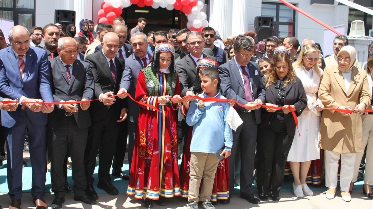 Van'da 4 Gençlik Merkezi Açıldı