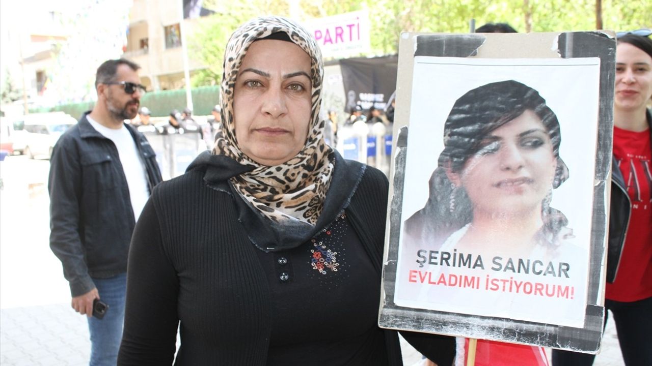 Van'da Ailelerin Eylemleri Devam Ediyor