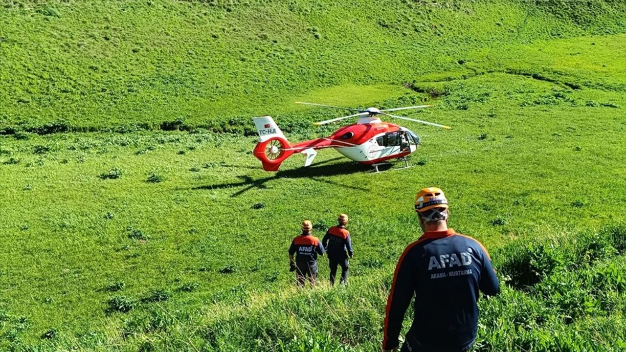 Van'da Kayalık Alanda Mahsur Kalan Kişiye Acil Yardım