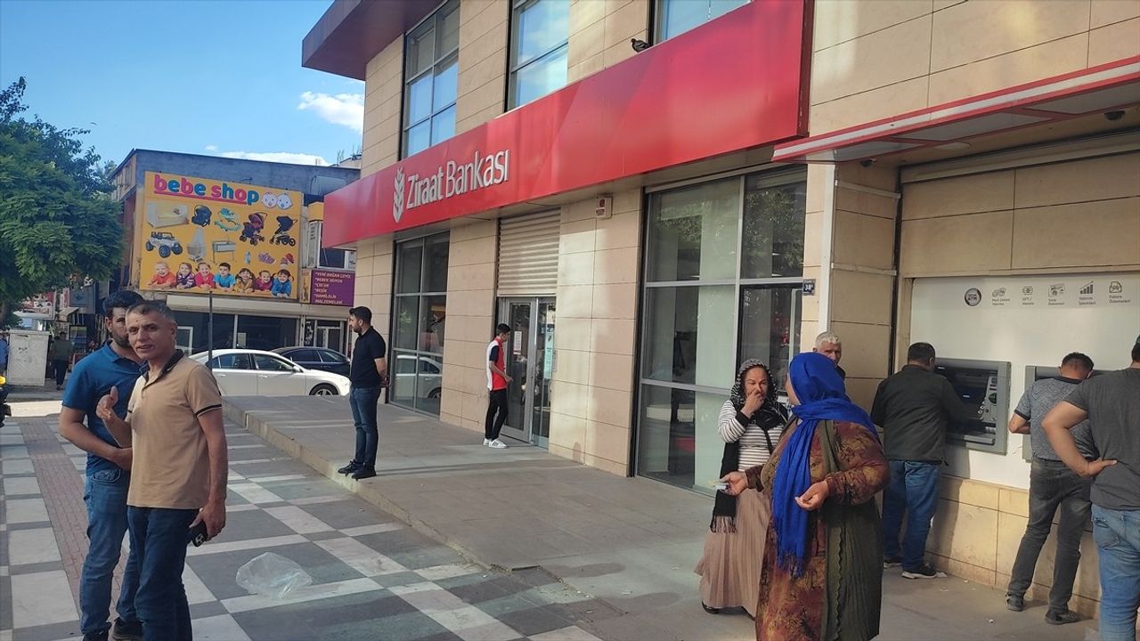 Viranşehir'de Banka Müdürüne Bıçak Çeken Zanlı Yakalandı