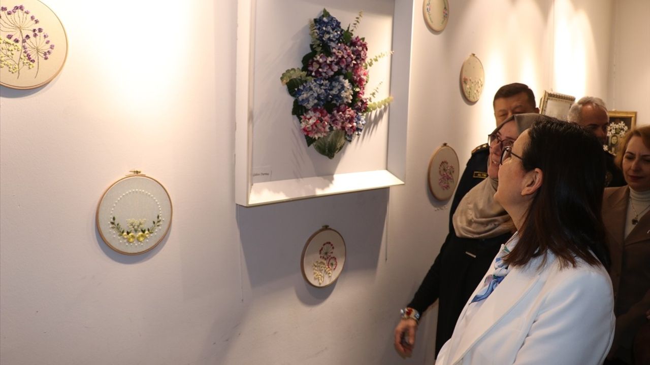 Yalova'da İpek Koza İşlemeciliği Sergisi: Geleneksel Sanat Yaşamaya Devam Ediyor