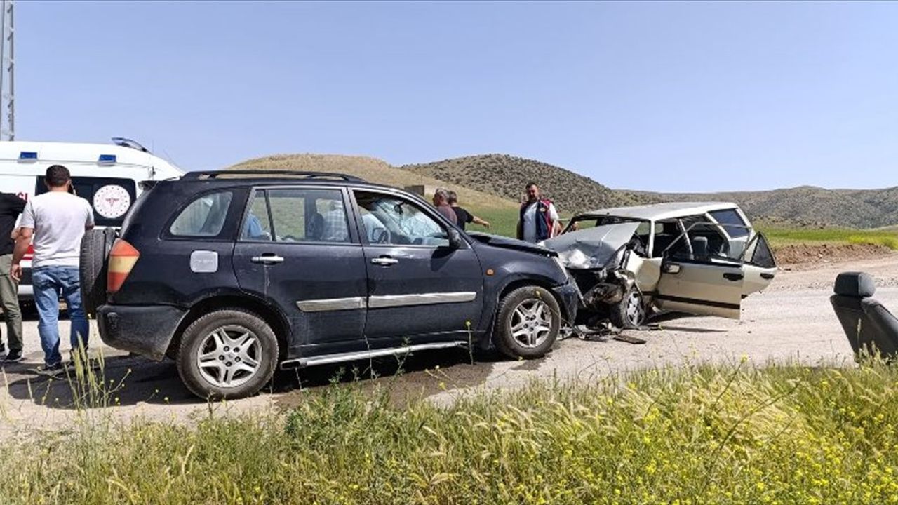 Yozgat'ta Çarpışma: 6 Yaralı
