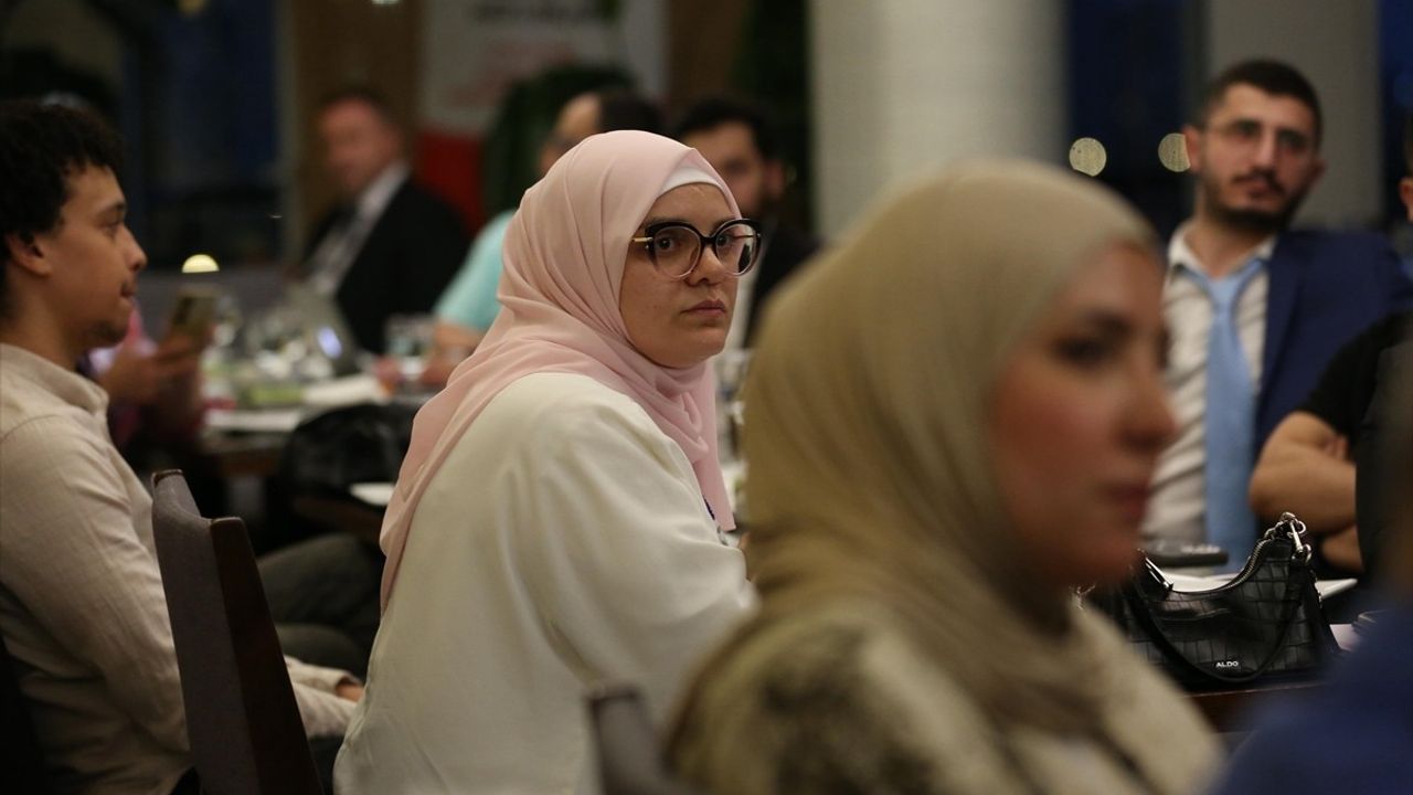 YTB Başkanı Eren, Lübnan'daki Türkiye Mezunları ile Bir Araya Geldi