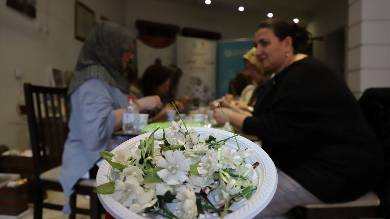 Yunus Emre Enstitüsü'nden Kosovalı Kadınlara İpek Koza Sanatı Eğitimi