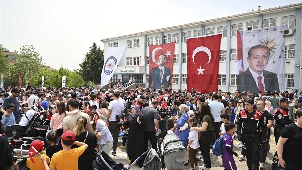 Yunus Polisleri 19 Mayıs'ta Gösteri Düzenledi
