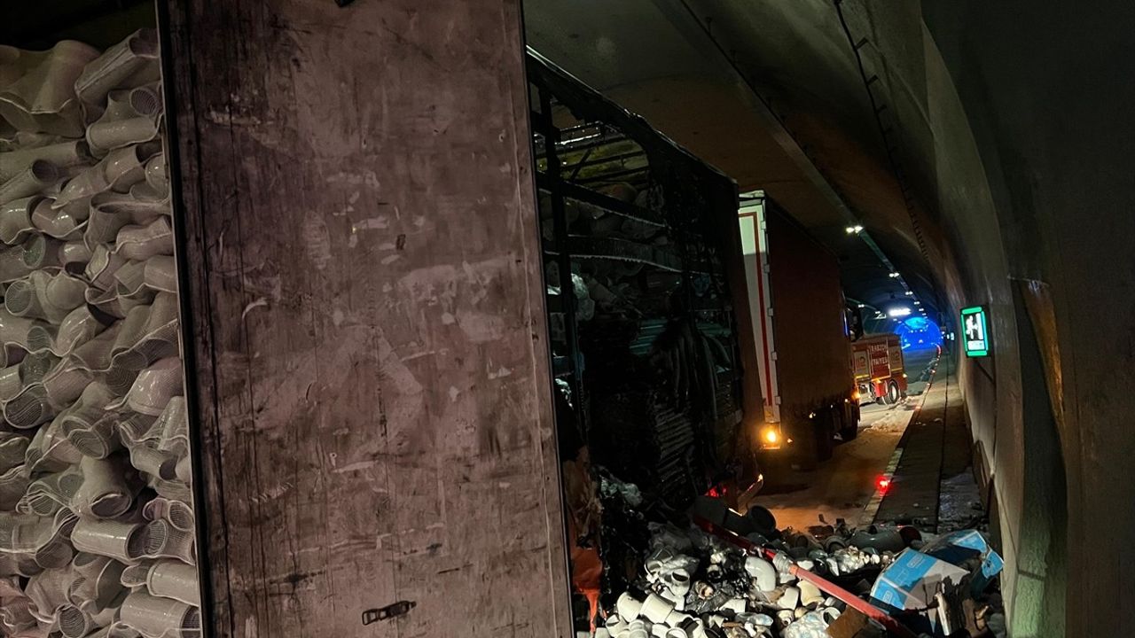 Zigana Tüneli'nde Tır Yangını: Araçta Hasar Oluştu