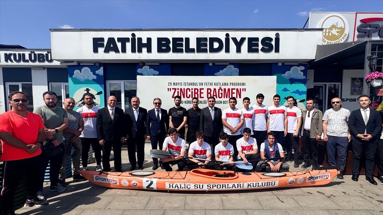 Zincire Rağmen Etkinliği Haliç'te Gerçekleşti