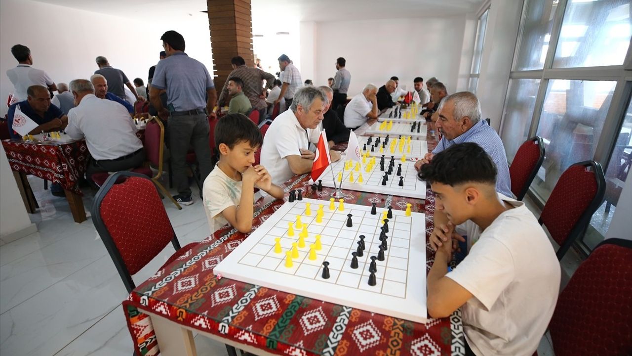 1. Uluslararası Dama Turnuvası Bingöl'de Başladı
