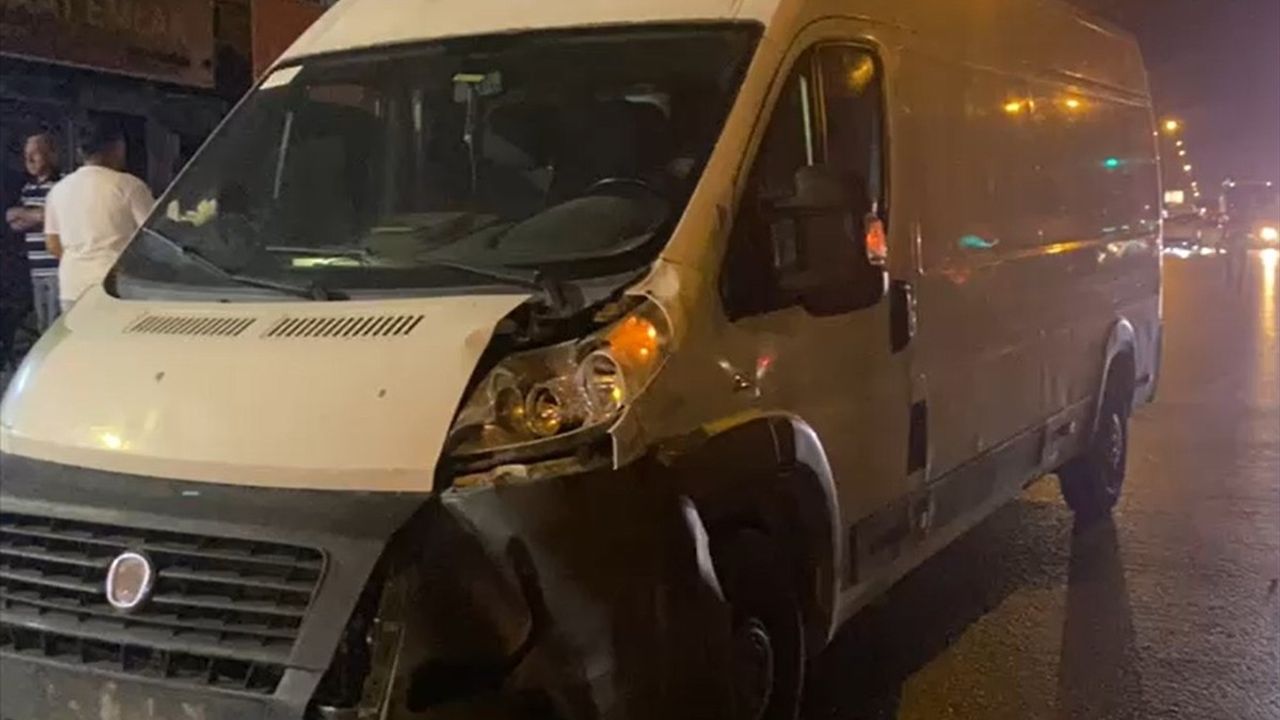 12 Yaşındaki Çocuk, Antalya'da Minibüs Kazasında Hayatını Kaybetti