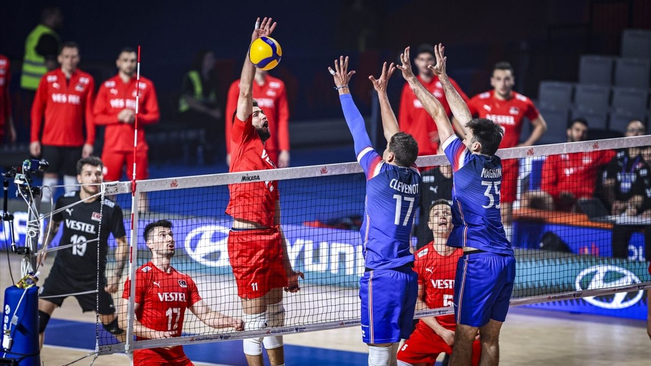 A Milli Erkek Voleybol Takımı Fransa'ya Yenildi