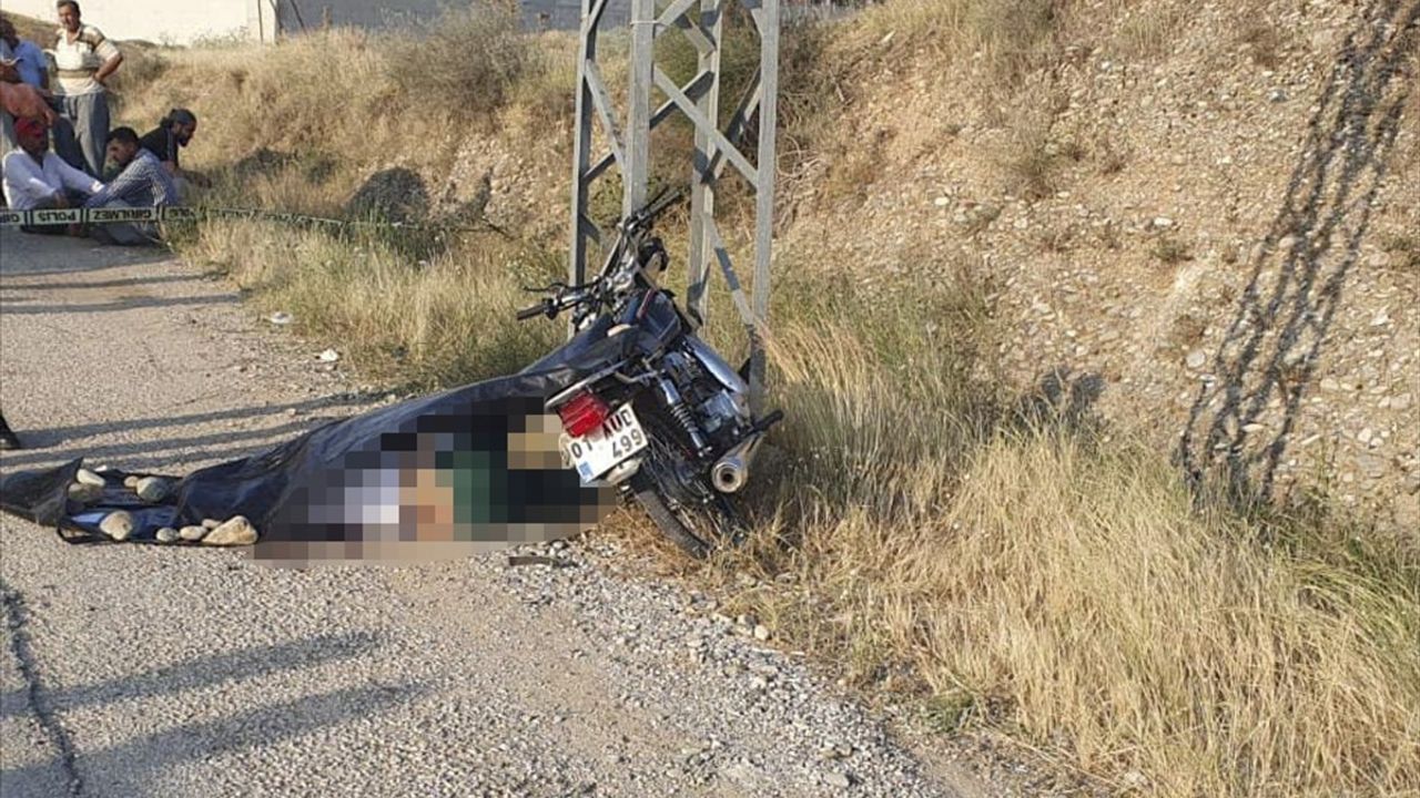 Adana'da Motosiklet Kazası: Genç Sürücü Hayatını Kaybetti