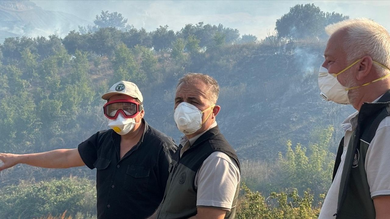 Adana'da Tarladan Ormana Sıçrayan Yangın Kontrol Altına Alındı