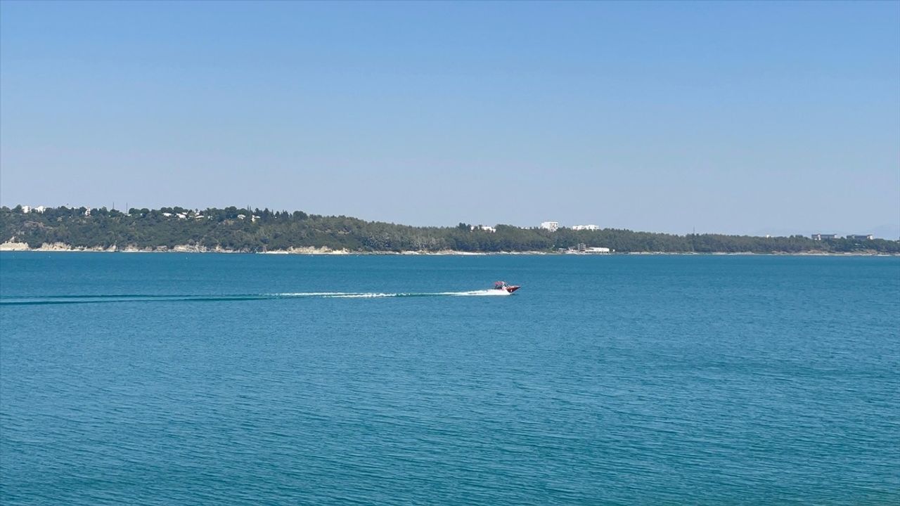 Adana'da Yangın Söndürme Uçağı Düştü: 2 Pilot Yaralandı