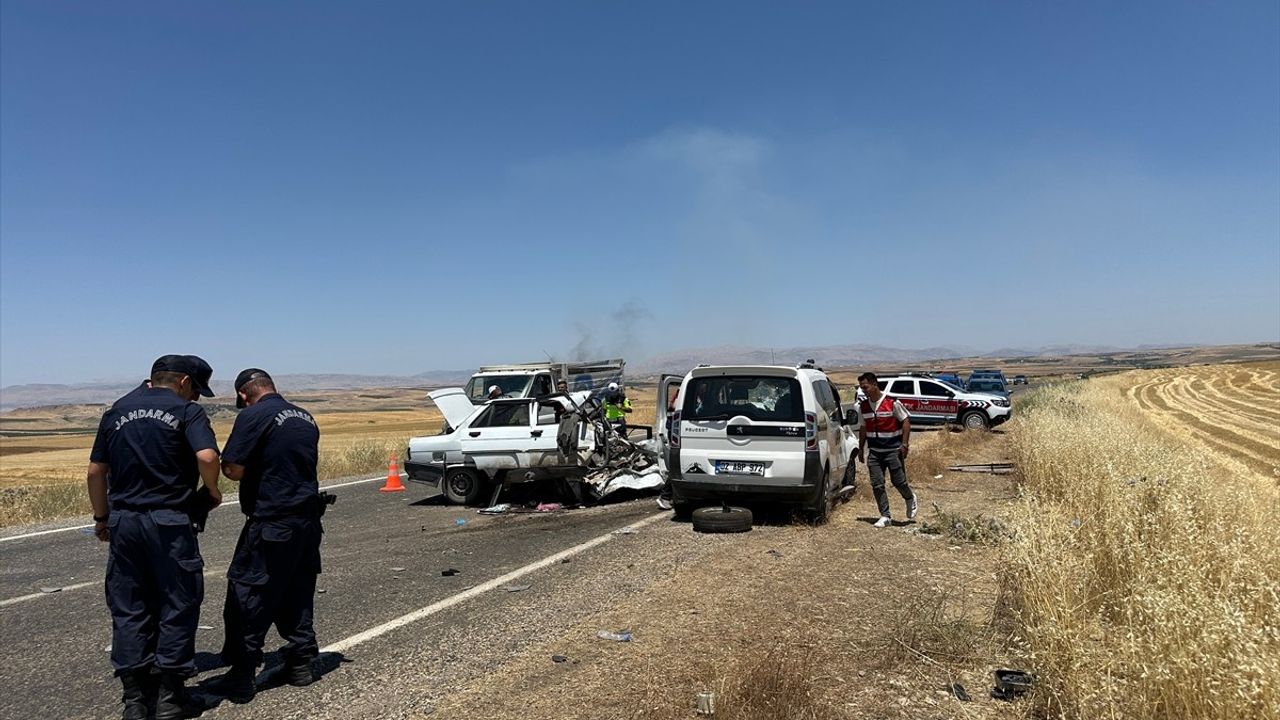 Adıyaman'da Trafik Kazası: 4 Ölü, 1 Yaralı