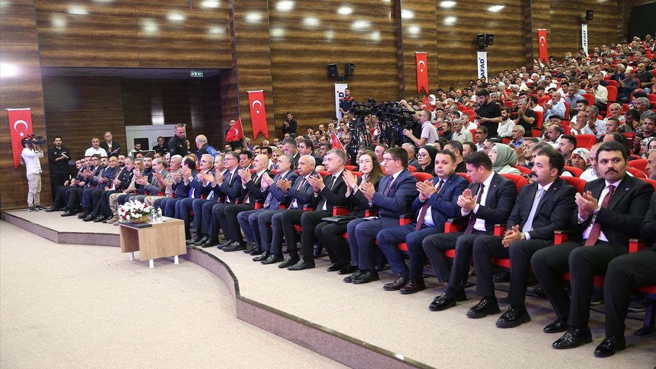 Afet Konutları Kura Çekimi ve Anahtar Teslim Töreni Van'da Gerçekleşti
